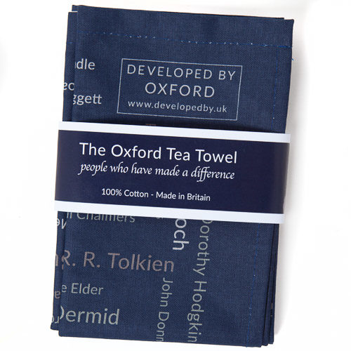 The Oxford Tea Towel features over 200 names of individuals who have made a difference to our lives by their contribution across a broad range of endeavours including the arts, the sciences, in sport and in politics. Made in Britain from 100% cotton.